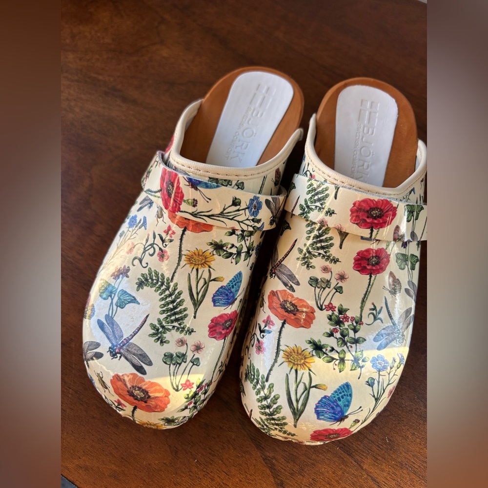 Bjork clogs with cute floral design